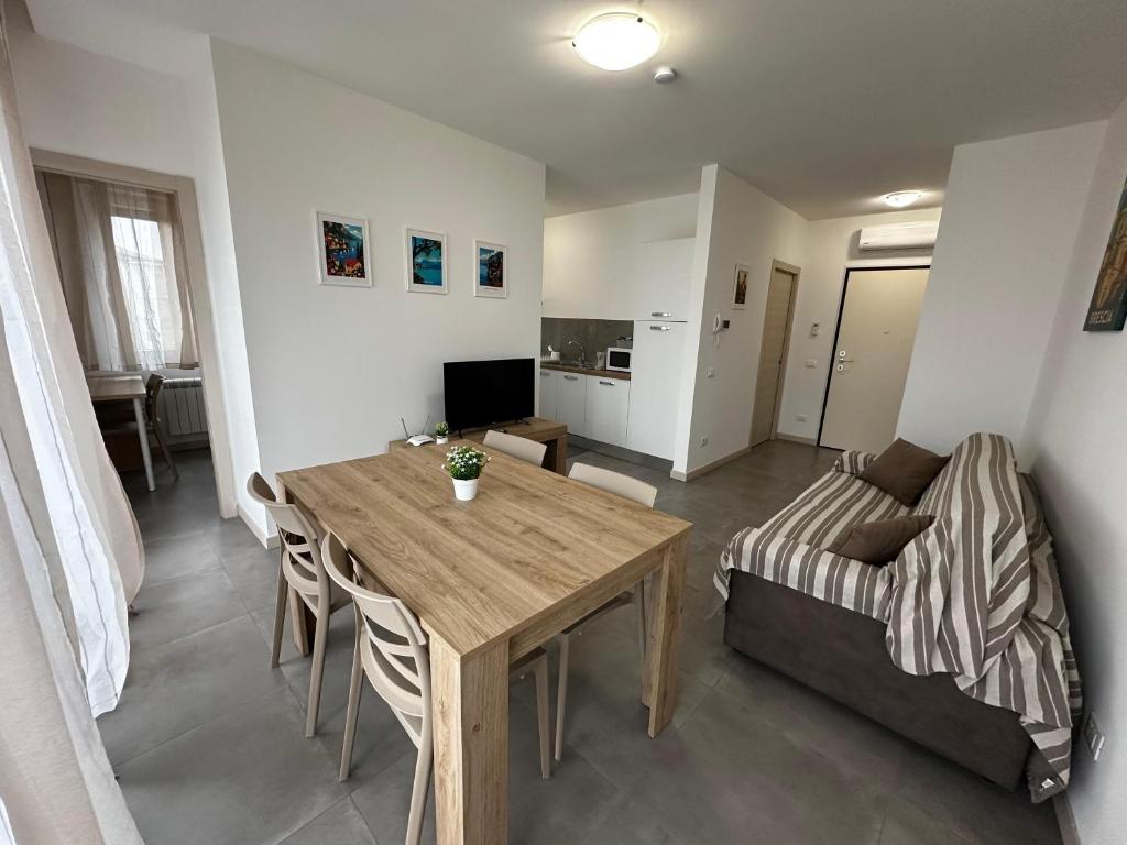 a living room with a wooden table and a couch at Il Colle in Azzano Mella