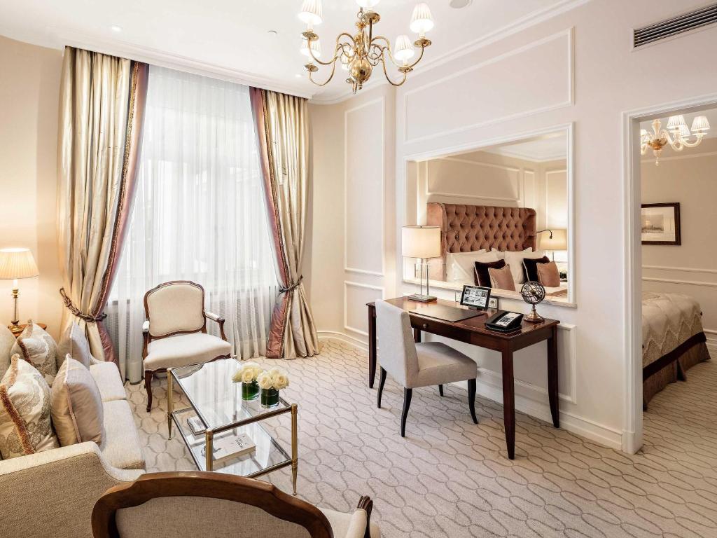 Fairmont Hotel Vier Jahreszeiten - Resim 14