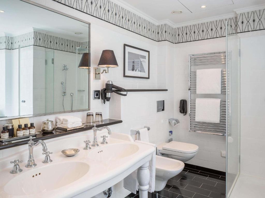 Fairmont Hotel Vier Jahreszeiten - Resim 34