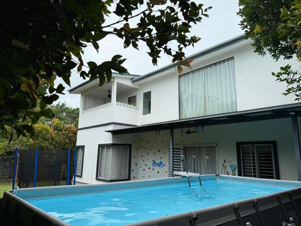 Swimmingpoolen hos eller tæt på Micasa Bagan Laland,halal only