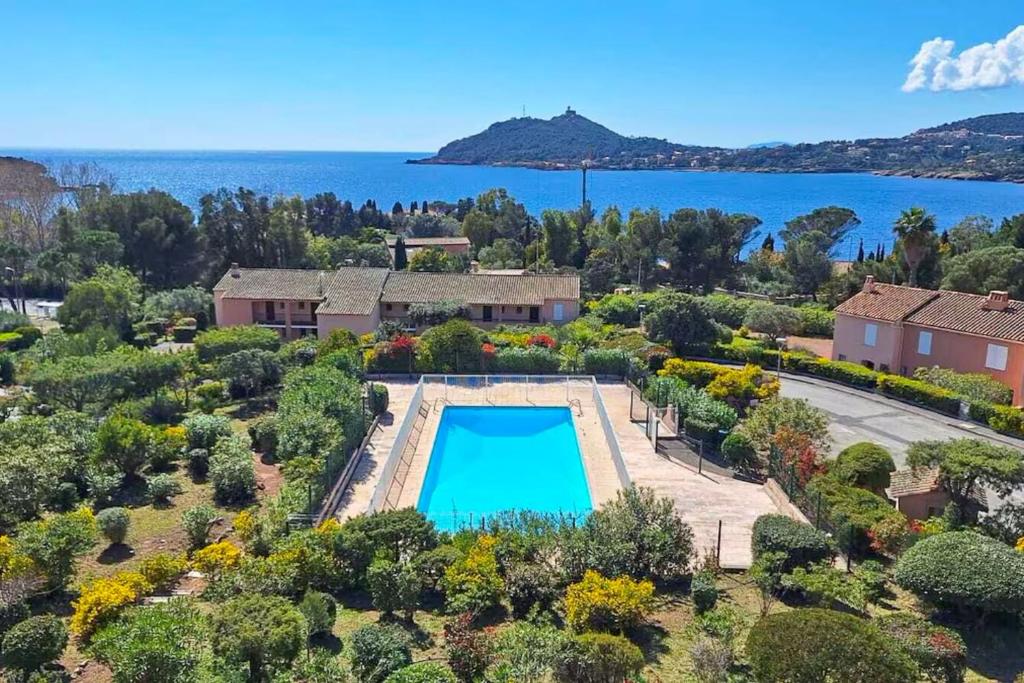 Apt 4 guests sea view pool & beaches