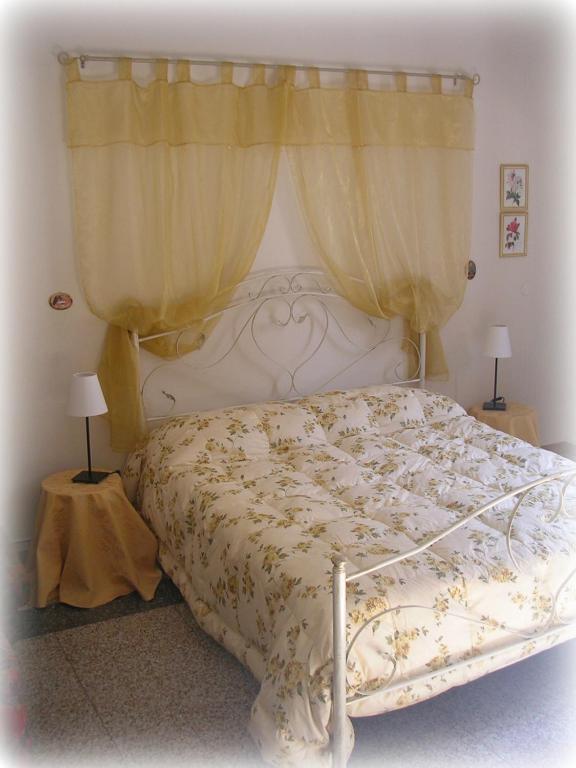 A bed or beds in a room at Ascoli Antica B&B