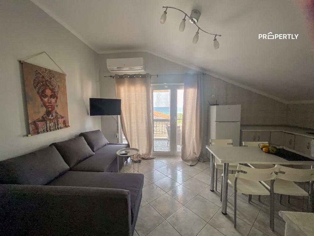 Gallery image of Sofia's Seafront House #PROPERTLY in Vergia