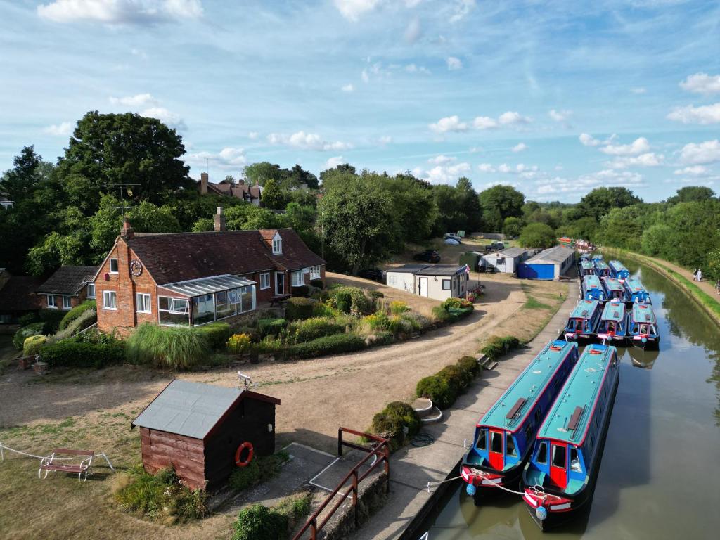 a group of boats are lined up in a river at Waterside Cottage - Sleeps 11 on Grand Union Canal in Linslade
