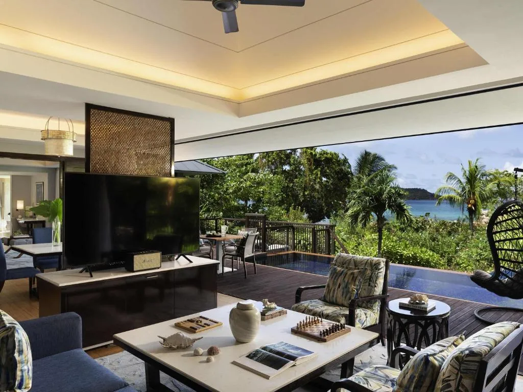 Two-Bedroom Villa with Pool and Beachfront