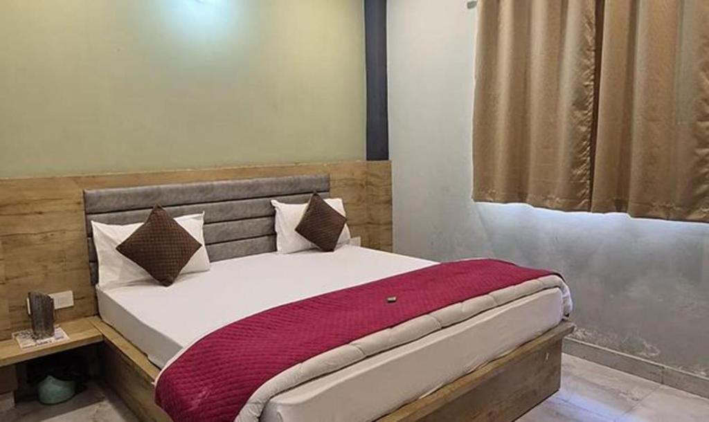 Postel nebo postele na pokoji v ubytování FabHotel Devi Residency