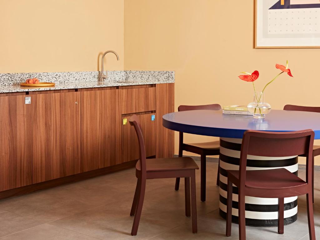 Numa Stuttgart Rotebühlplatz - Resim 41