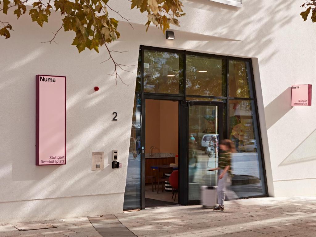 Numa Stuttgart Rotebühlplatz - Resim 14