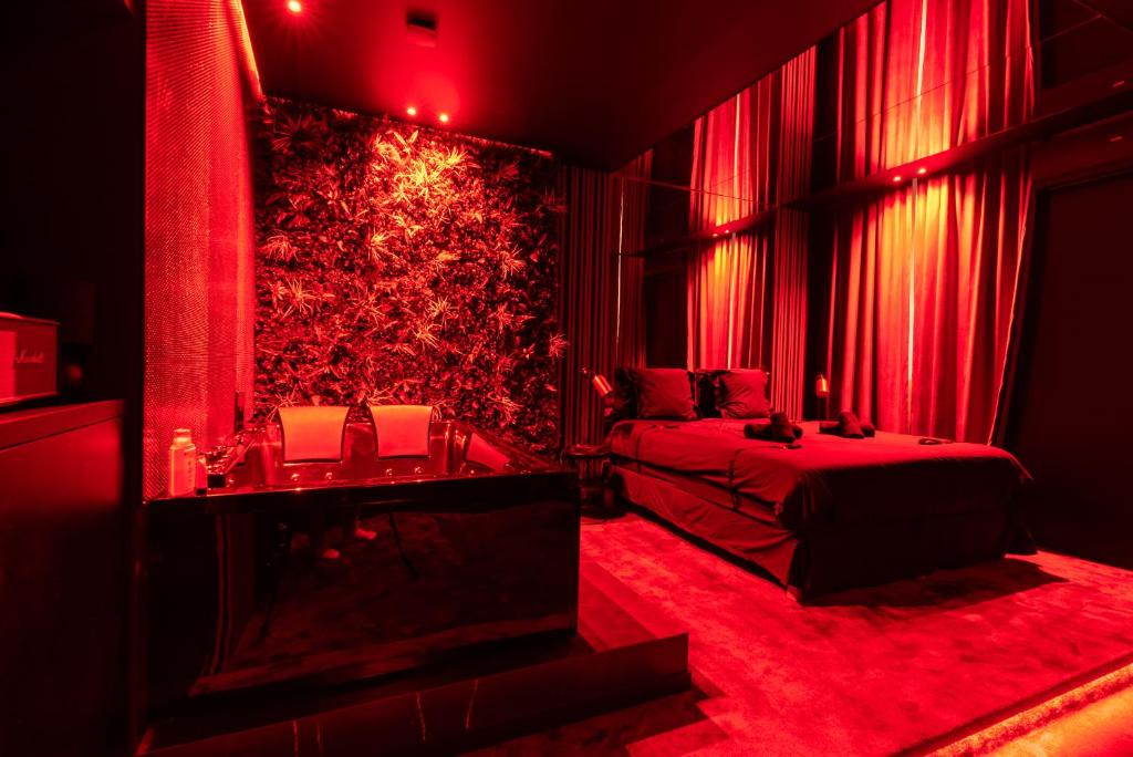 a red bedroom with a bed and a red wall at Évasion intime : Love Room de luxe à Cannes in Cannes