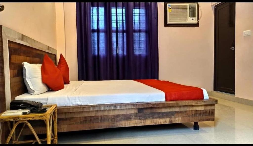 Ένα ή περισσότερα κρεβάτια σε δωμάτιο στο The Aradhya Gange Residency