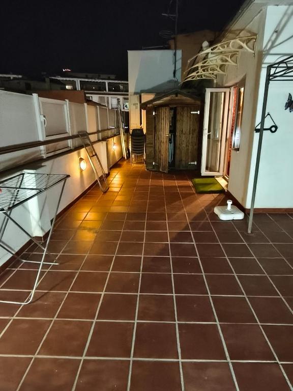 an empty room with a tiled floor in a building at HOUSE ATARFE II MOTRIL in Atarfe