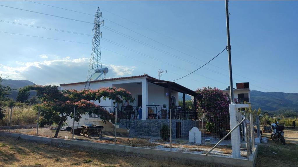 a small house with a antenna on top of it at Villa Sokrates in Nea Vrasna