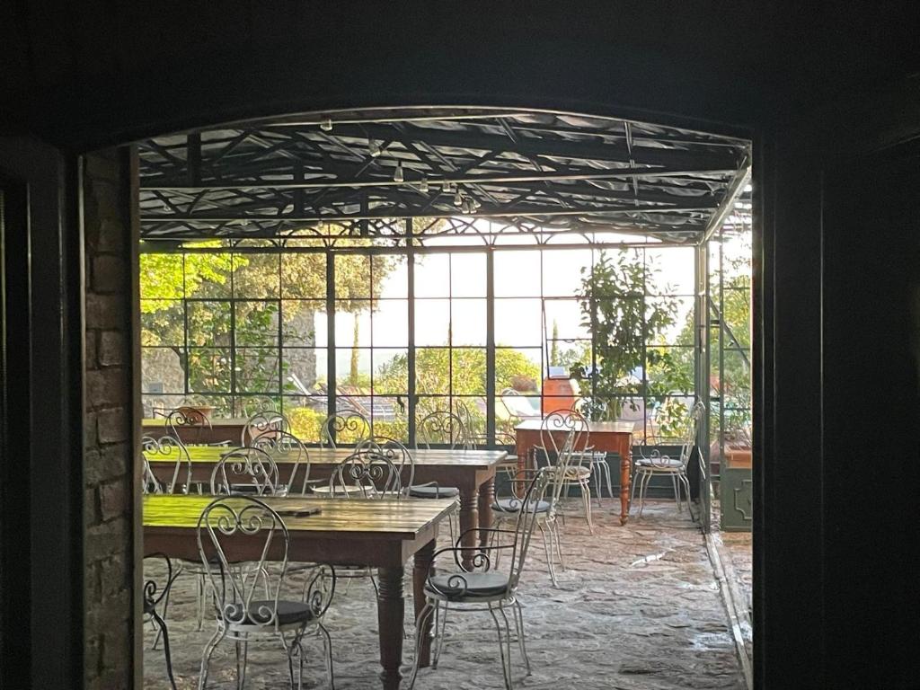 Un jardín fuera de Villa Poggio Bernone