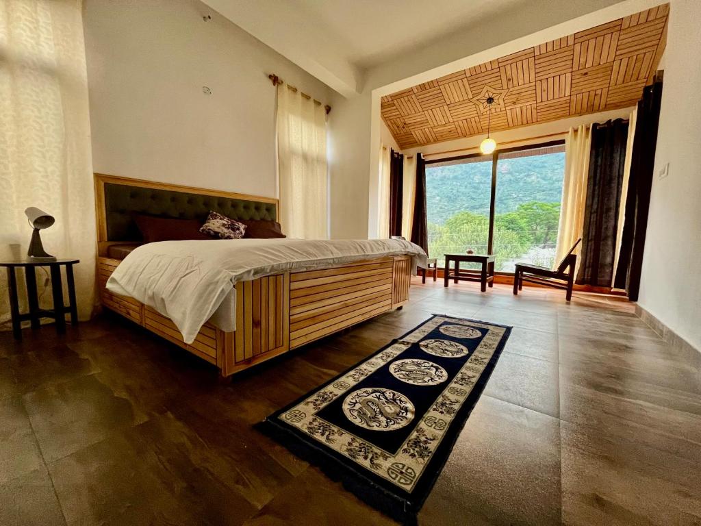 a bedroom with a large bed and a large window at Cloud Culture Villa in Baragrān