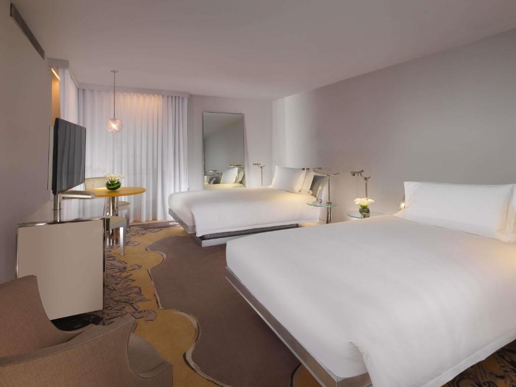 Sanderson London - 