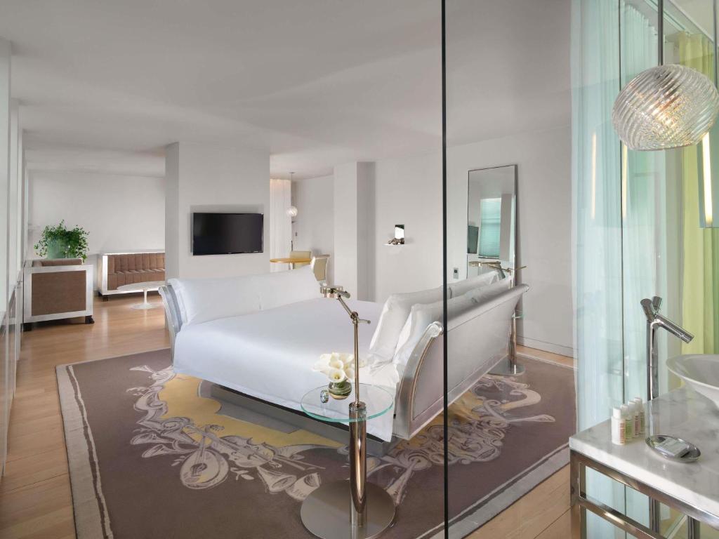 Sanderson London - 