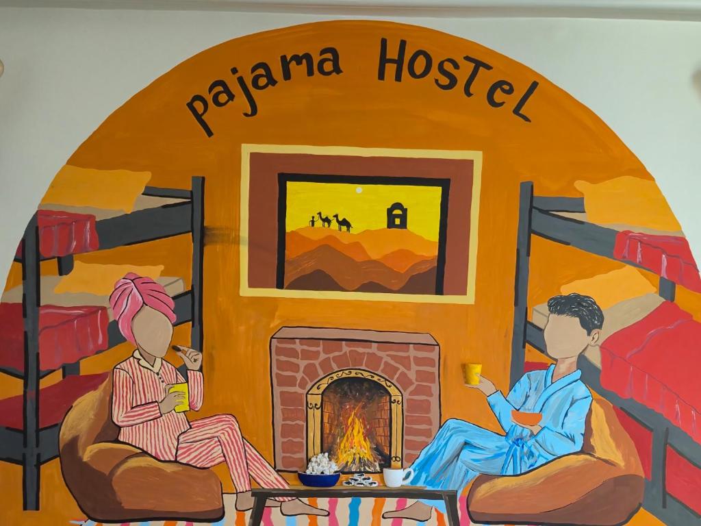 Un mural de dos personas sentadas frente a una chimenea. en Pajama Hostel Nile View, en Asuán