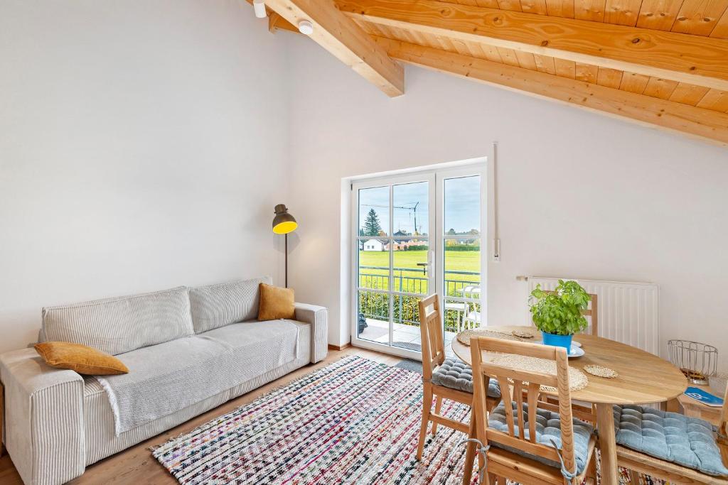 a living room with a couch and a table at Appartement Monte Fiori in Anzing