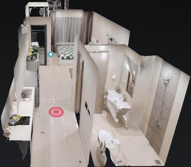 Long BìnhにあるSummer Houseのピンクのフリスビーが置かれたバスルームの眺め