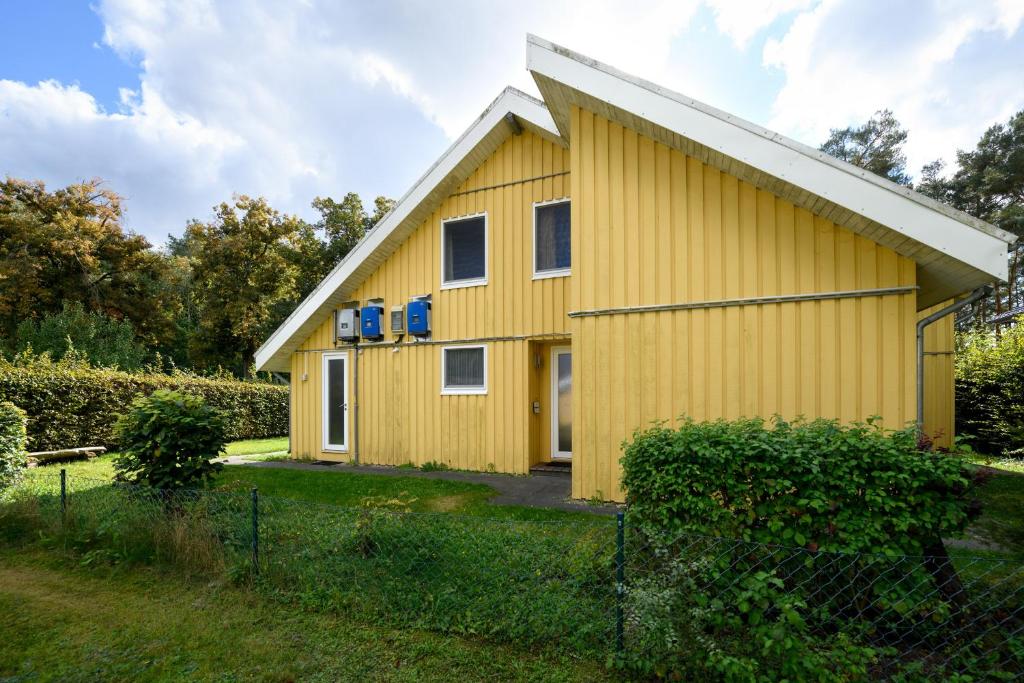 a yellow house with a white roof at Wildgans Classic 252 in Mirow