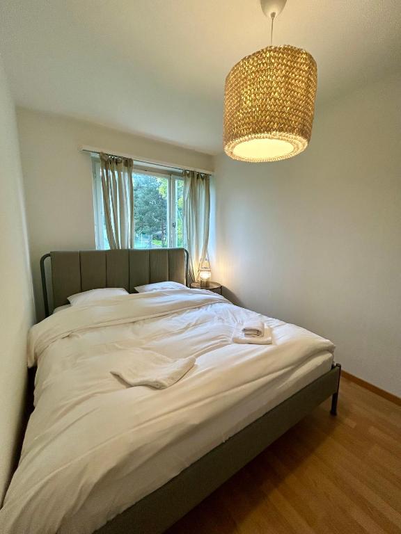 Simple 2BR Apartment with Natural Light - Resim 8