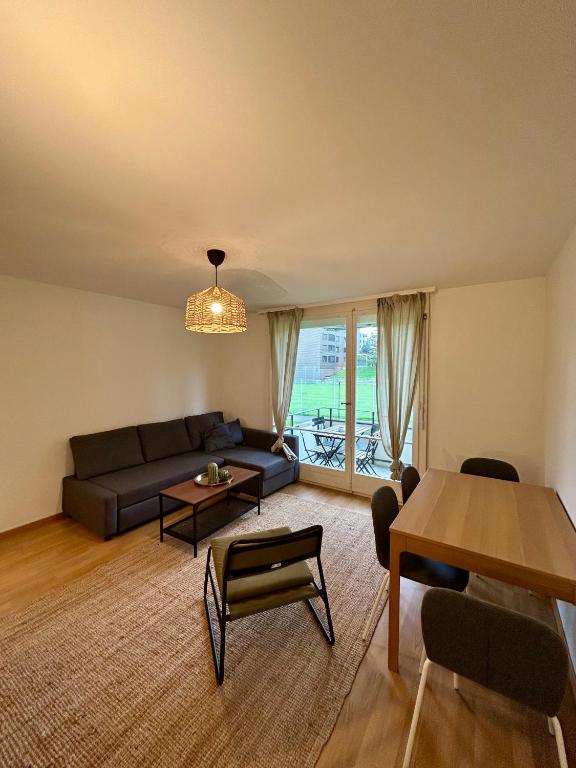 Simple 2BR Apartment with Natural Light - Resim 4