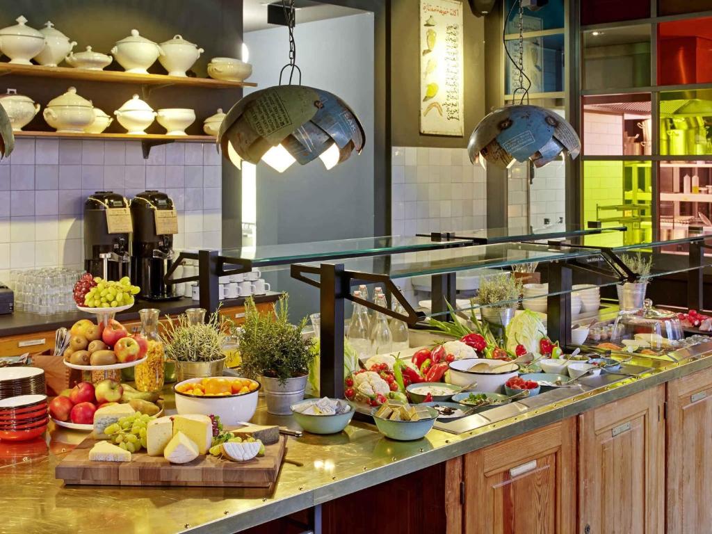 25hours Hotel Altes Hafenamt - Resim 16