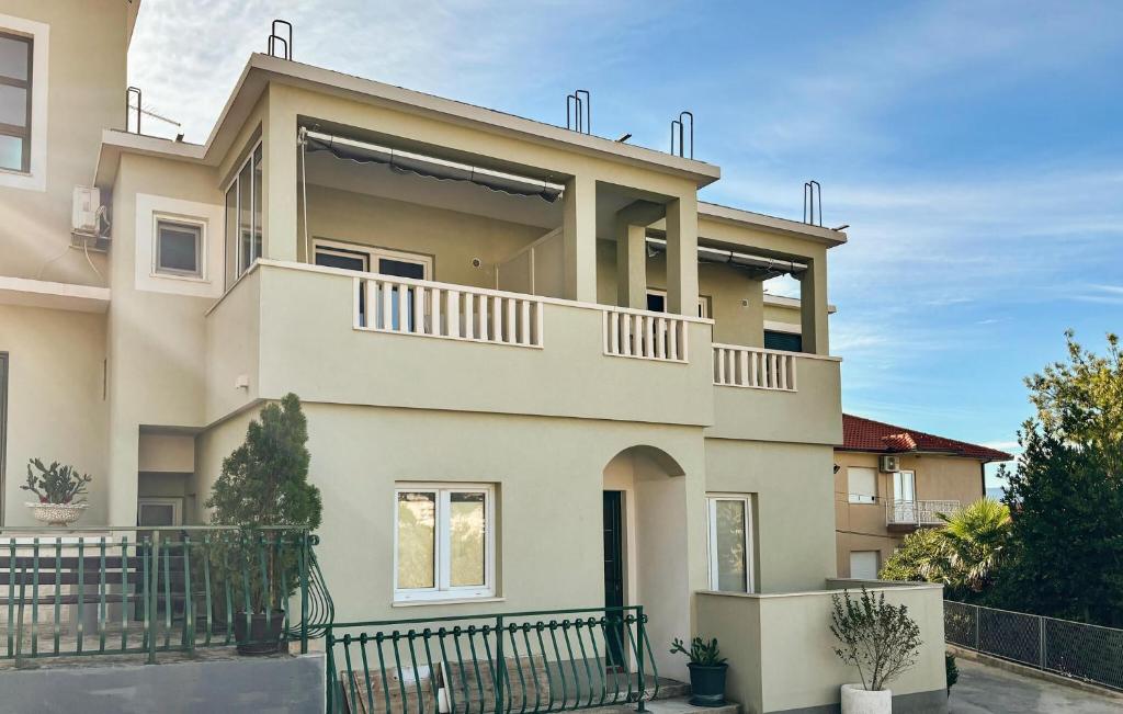 a house with a balcony on top of it at Awesome Apartment In Duce With House Sea View in Duće