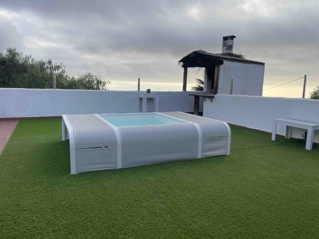 een zwembad op het dak van een huis bij La Era in La Concepción