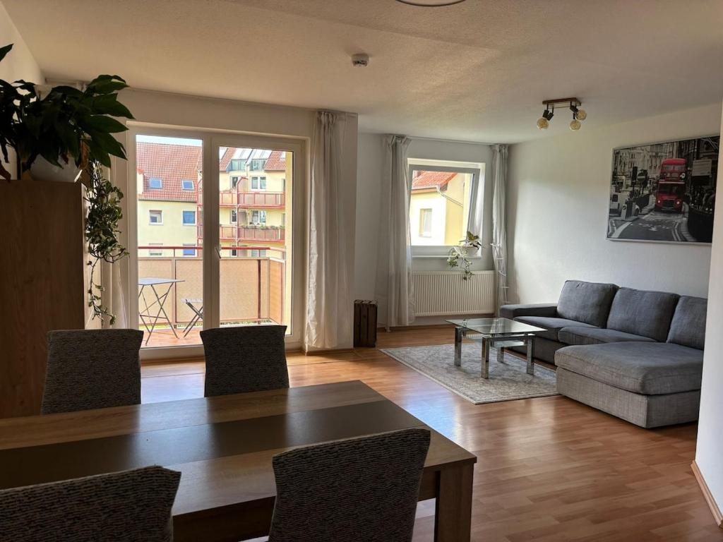 a living room with a couch and a table at Gemütliche 2-Zimmerwohnung in Schönefeld