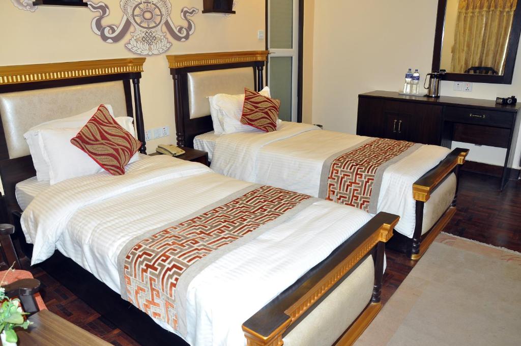 Postel nebo postele na pokoji v ubytování Hotel Encounter Nepal & Spa