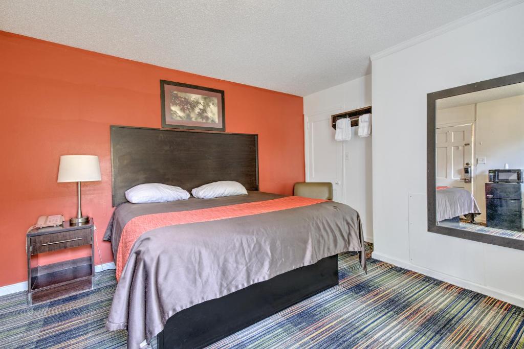 OYO Palm Leaf Motel - Letto King Size, Non Fumatori