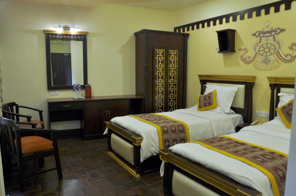 Postel nebo postele na pokoji v ubytování Hotel Encounter Nepal & Spa