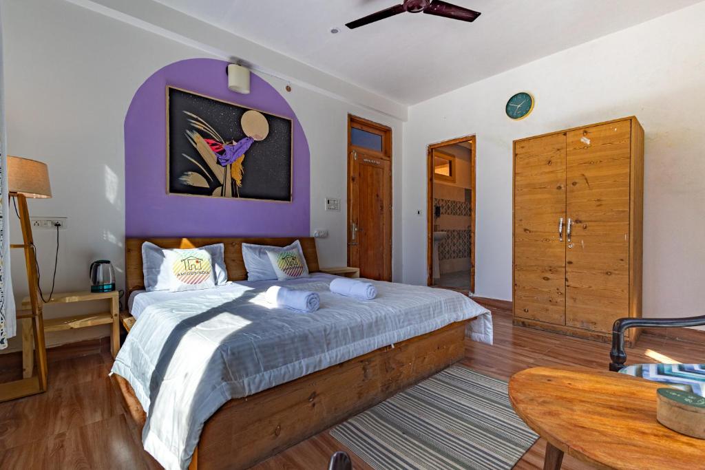 Postel nebo postele na pokoji v ubytování AmigosIndia Katagla