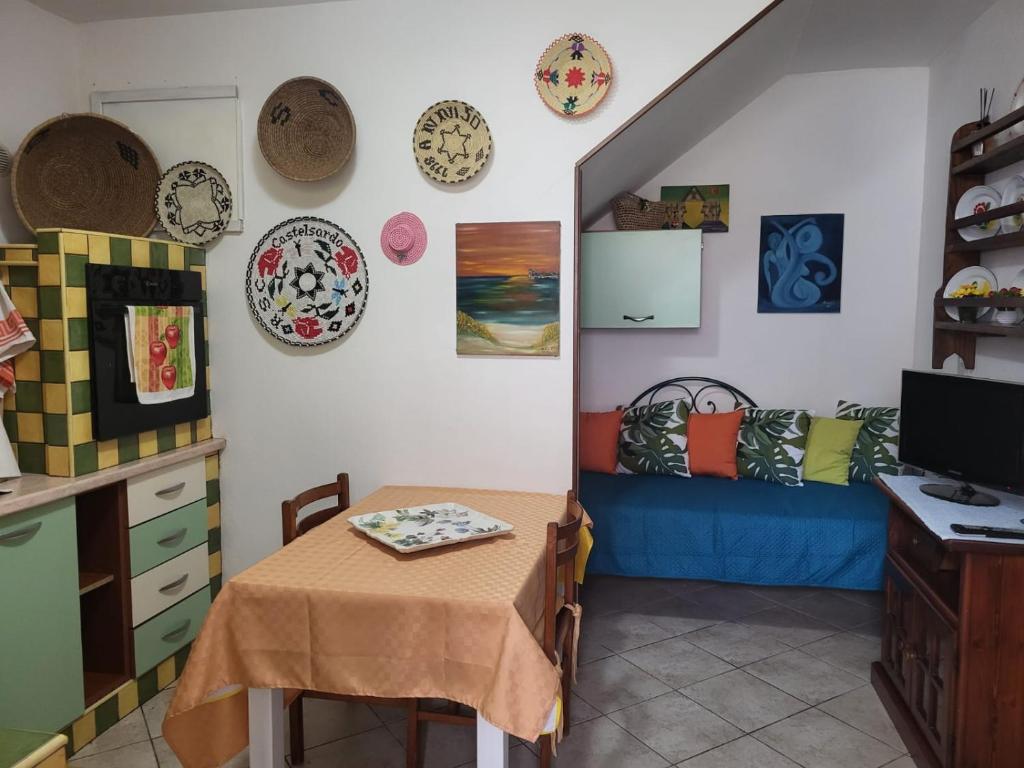 Μια τηλεόραση ή/και κέντρο ψυχαγωγίας στο Maryel Sardinia con Giardino