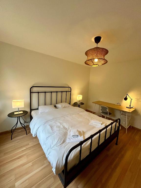 3 Bedroom Apartment with Balcony, 26 min to Zurich Center - Resim 8