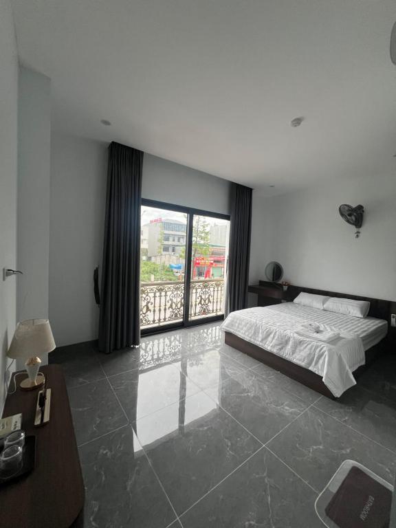 Nova Hotel 1 Phú Thọ - 带阳台的大号床间