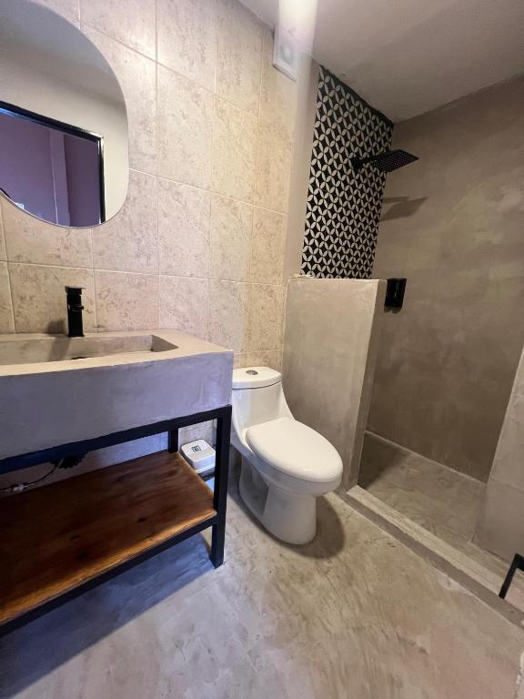 Koupelna v ubytování Adhoc Fundidora