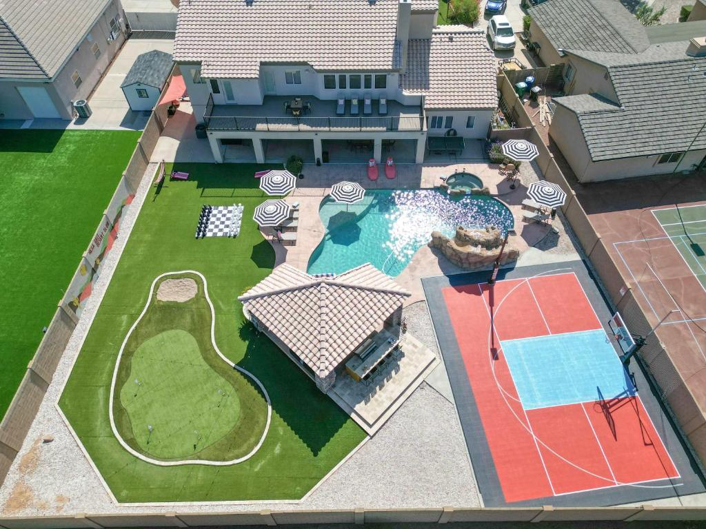 an aerial view of a backyard with a swimming pool at Luxury 6BR Retreat - Pool BBQ Theater and Games in Lemontree