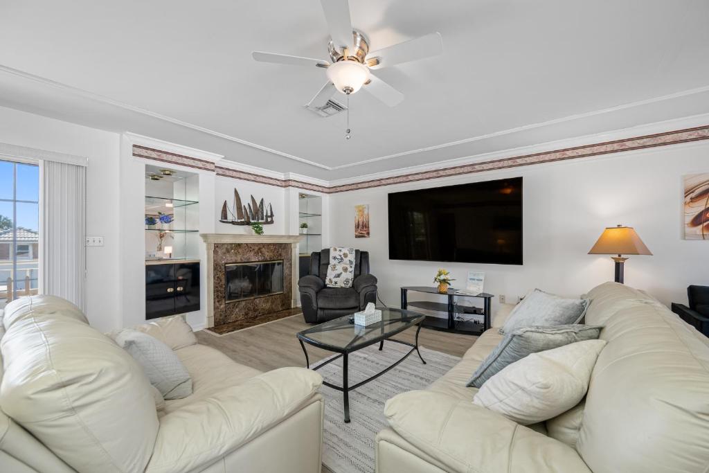 Carousel Suites -Redington Shores - 两卧室公寓