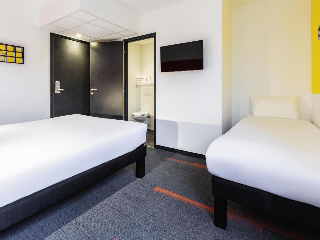 greet Hotel Nancy Sud - Chambre Pop Avec 1 Lit Double Et 1 Lit Simple