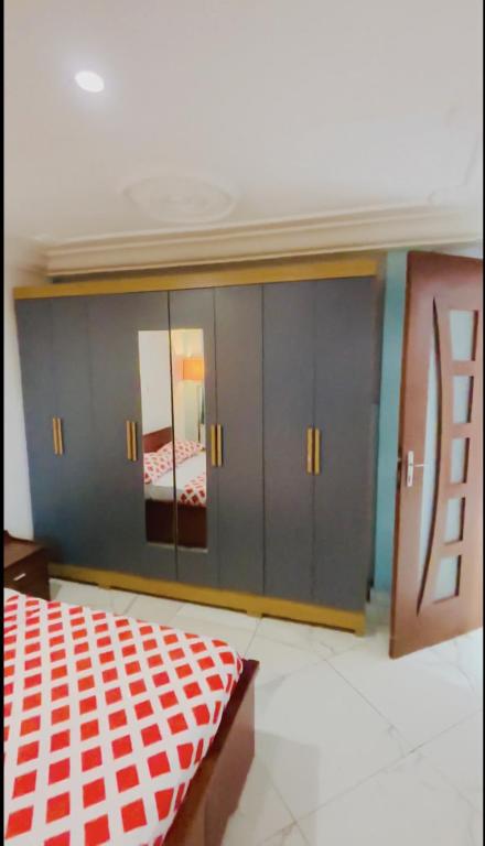 Ένα ή περισσότερα κρεβάτια σε δωμάτιο στο Studio palais de congrès Eulalie 1