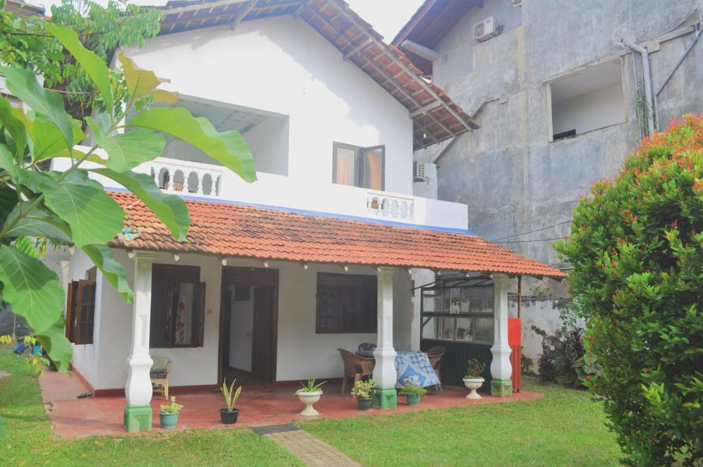 Hoone, kus külalistemaja asub