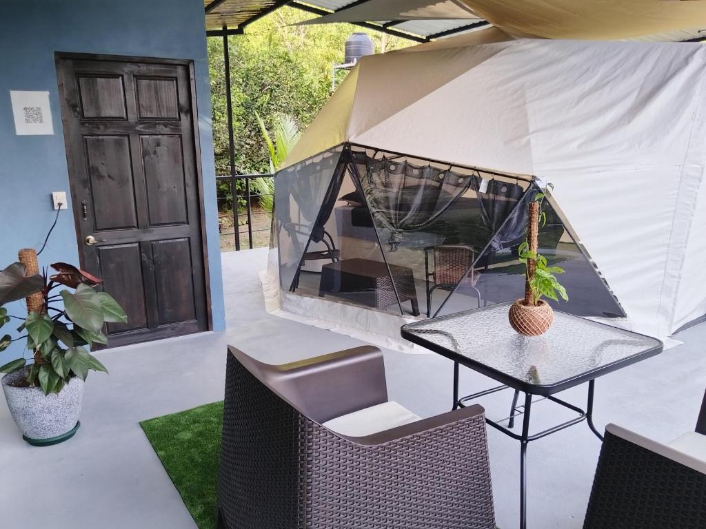 Patio nebo venkovní prostory v ubytování Osa Glamping
