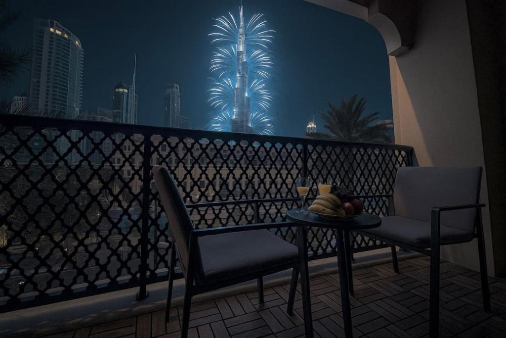 Μπαλκόνι ή βεράντα στο Full Burj View - Souk vibe one-bedroom apartment