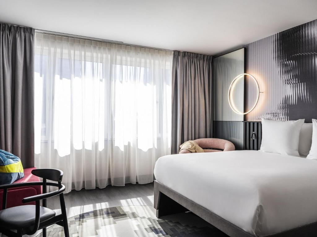 
Superior Queen Room with Single Sofa Bed
