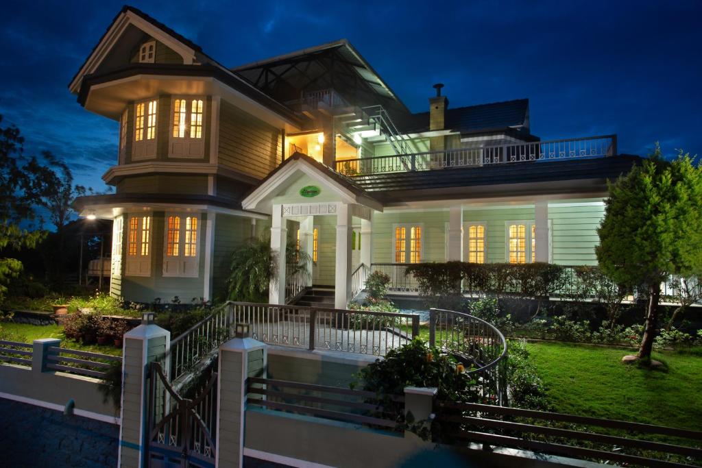 Κήπος έξω από το Elys luxury villa
