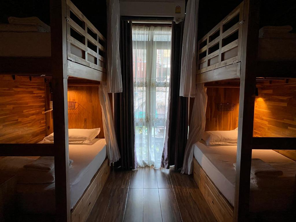 Bloom Cafe & Hostel - 4