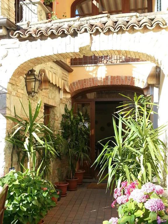 Fotografie z fotogalerie ubytování Il Portico v destinaci Carrosio
