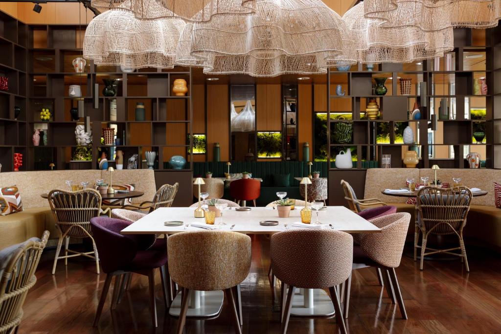 Nápoje v ubytování Crowne Plaza Madrid - Centre Retiro by IHG